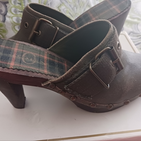 Shoes - Picture 2 of 2